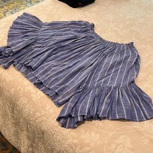 Like new flutter sleeve cold shoulder top
